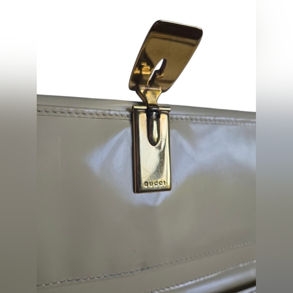 Gucci Vintage Patent Leather Nude Wallet with Gold Accent Clasp - Picture 9 of 16